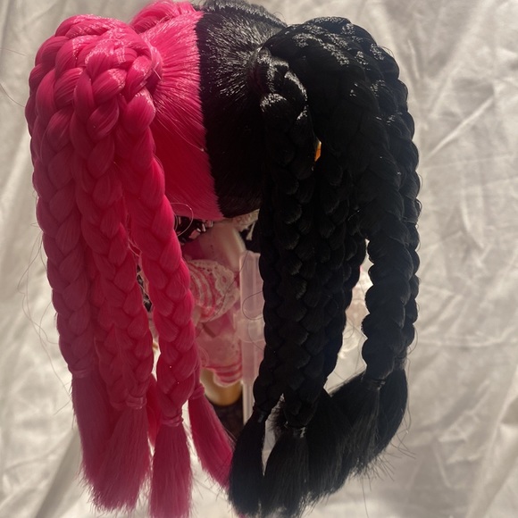 LOL Surprise OMG Remix Super Surprise Fashion Dolls Bhad Gurl - Picture 10 of 10